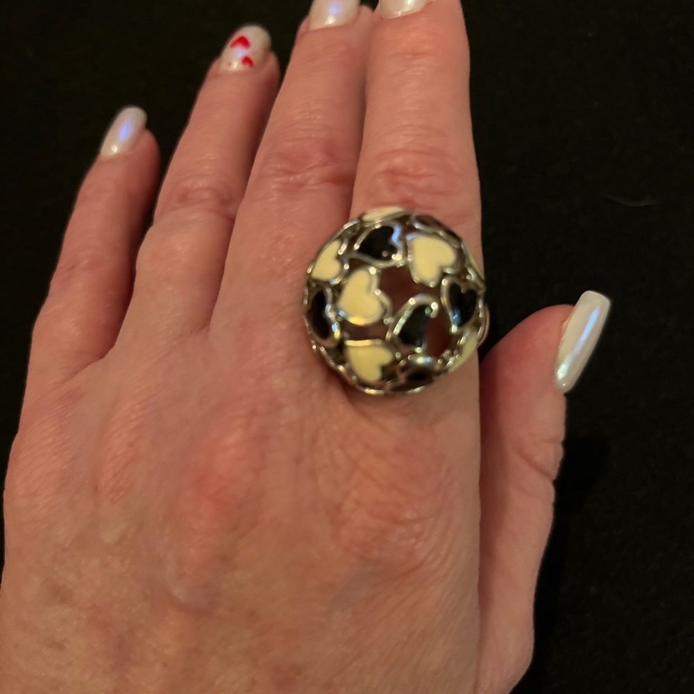 Size 8.5 | Silver Tone Domed | Cut Out Black Cream Enamel Hearts | Ring.